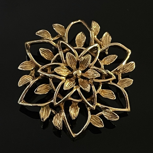 ✨Stunning Vintage Floral Brooch - Picture 1 of 2